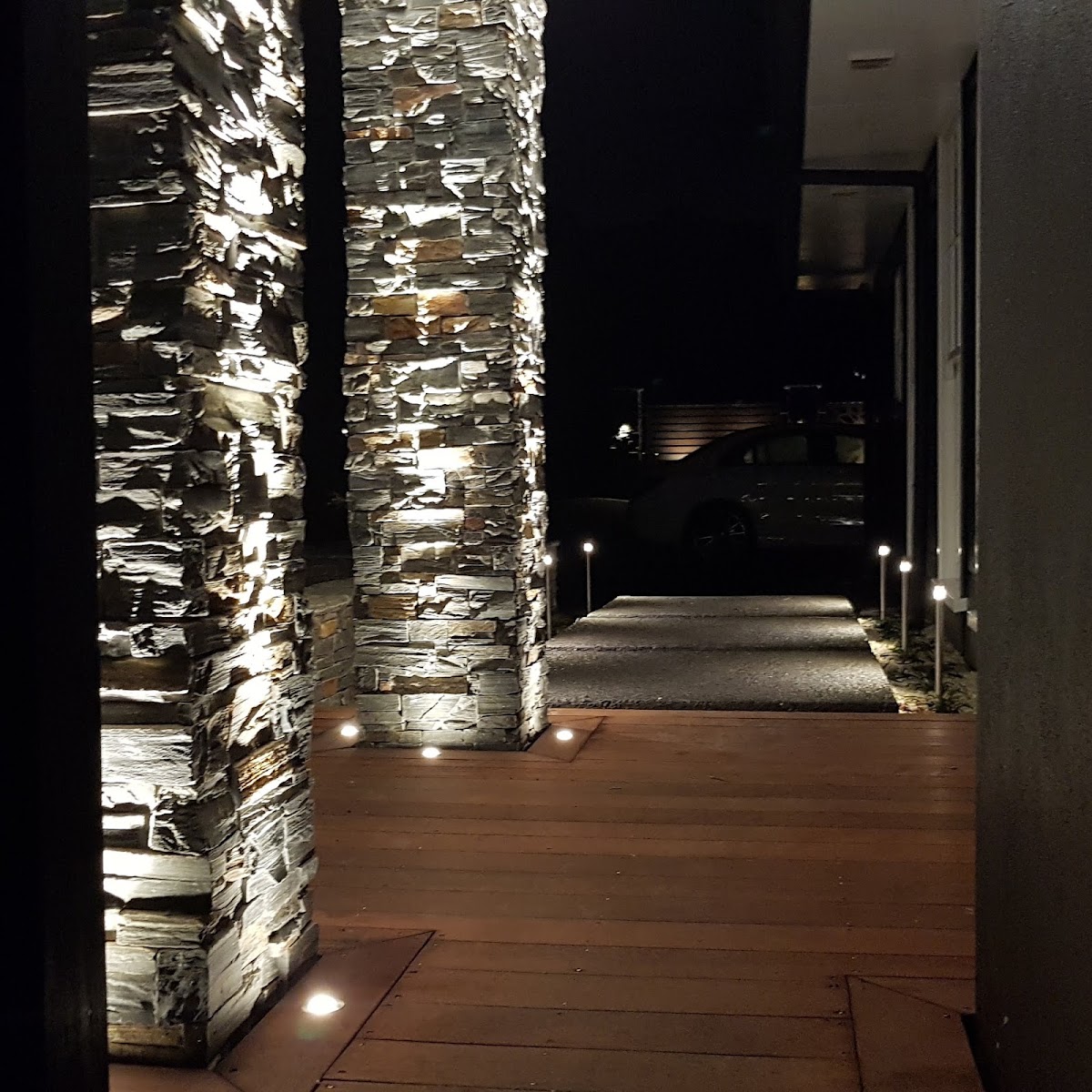 Outdoor feature lighting installed by Rob Tiatia Electrical